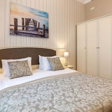 Royal Mini-Apart Hotel On Rynok Square リヴィウ エクステリア 写真